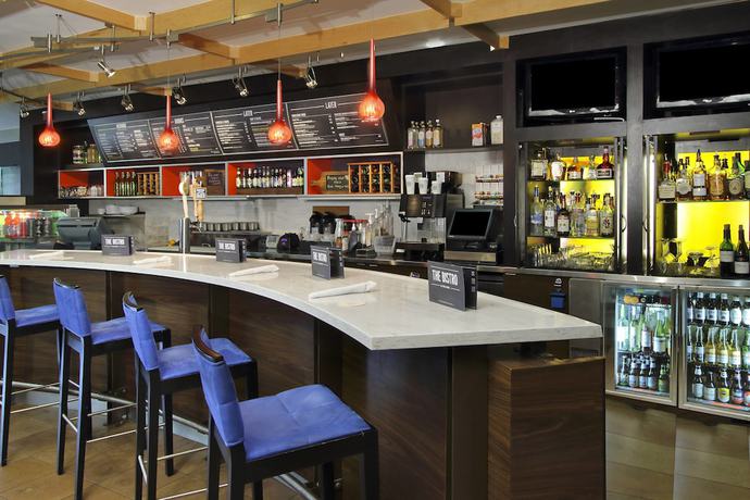 Imagen del bar/restaurante del Hotel Courtyard By Marriott Rockaway Mount Arlington. Foto 2