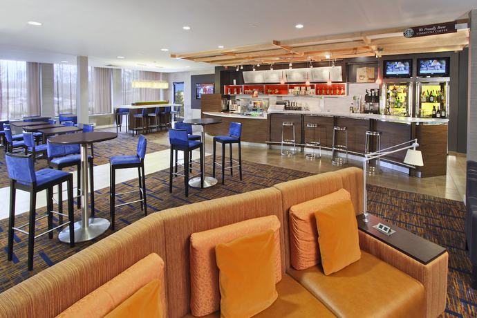 Imagen del bar/restaurante del Hotel Courtyard By Marriott Rockaway Mount Arlington. Foto 3