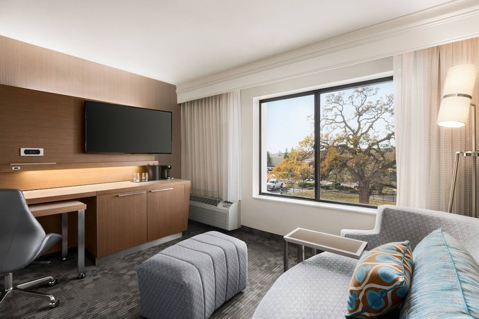Imagen de la habitación del Hotel Courtyard By Marriott Roseville. Foto 5