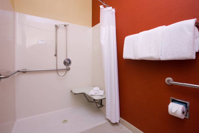 Imagen de la habitación del Hotel Courtyard By Marriott Roseville. Foto 15