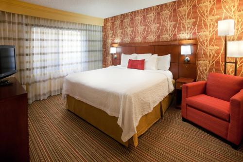 Imagen de la habitación del Hotel Courtyard By Marriott Sacramento Airport Natomas. Foto 19