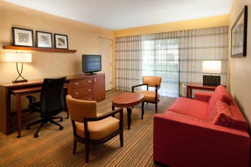 Imagen de la habitación del Hotel Courtyard By Marriott Sacramento Airport Natomas. Foto 20