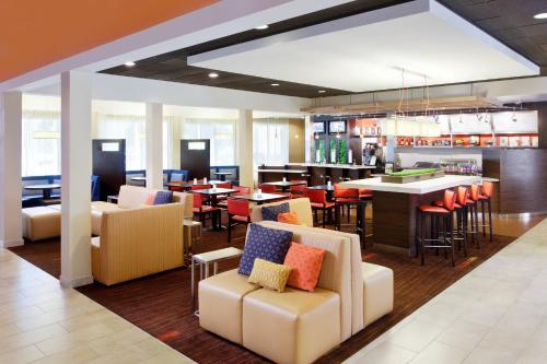 Imagen general del Hotel Courtyard By Marriott Sacramento Airport Natomas. Foto 9