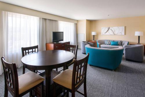 Imagen de la habitación del Hotel Courtyard By Marriott Sacramento Cal Expo. Foto 19