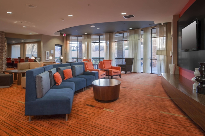 Imagen de los interiores del Hotel Courtyard By Marriott Sacramento Folsom. Foto 18