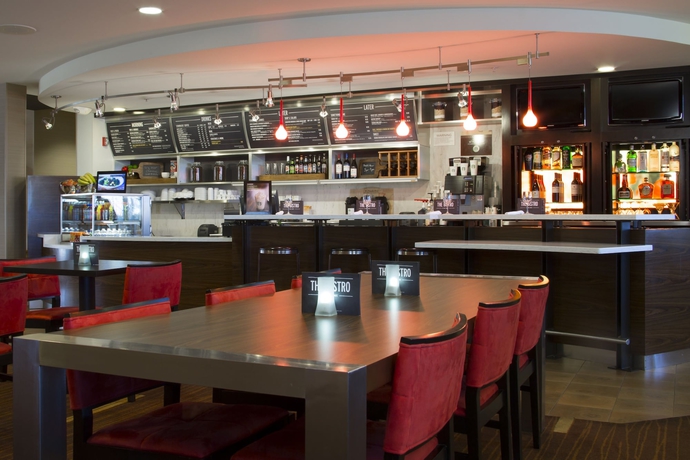 Imagen del bar/restaurante del Hotel Courtyard By Marriott Sacramento Folsom. Foto 2