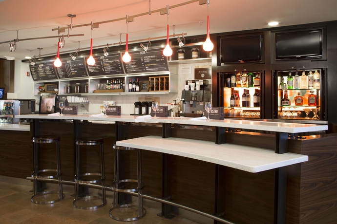 Imagen del bar/restaurante del Hotel Courtyard By Marriott Sacramento Folsom. Foto 3