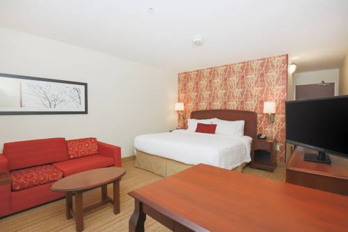 Imagen de la habitación del Hotel Courtyard By Marriott Salinas Monterey. Foto 3
