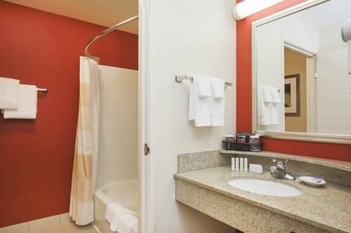 Imagen de la habitación del Hotel Courtyard By Marriott Salinas Monterey. Foto 6