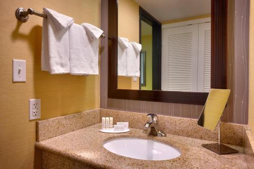 Imagen de la habitación del Hotel Courtyard By Marriott Salt Lake City Sandy. Foto 20