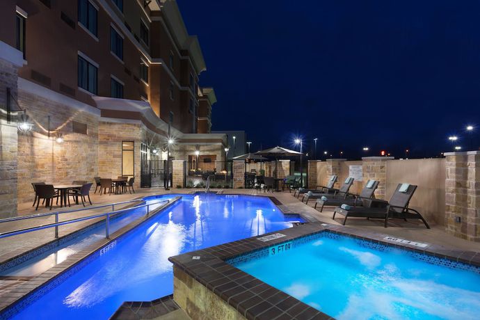 Imagen de la piscina del Hotel Courtyard By Marriott San Angelo. Foto 18