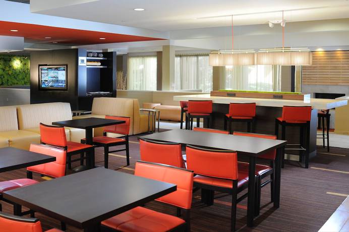 Imagen del bar/restaurante del Hotel Courtyard By Marriott San Antonio Downtown/market Square. Foto 2