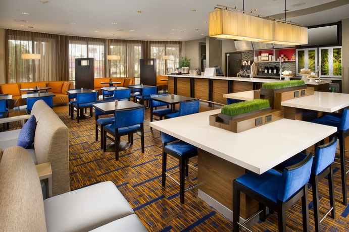 Imagen del bar/restaurante del Hotel Courtyard By Marriott San Antonio Seaworld/lackland. Foto 5