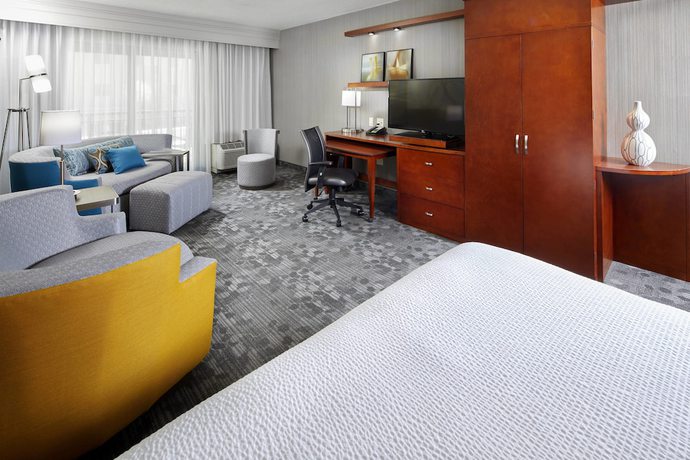 Imagen de la habitación del Hotel Courtyard By Marriott San Antonio Six Flags At The Rim. Foto 11