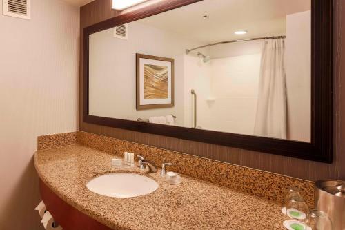 Imagen de la habitación del Hotel Courtyard By Marriott San Diego Airport/liberty Station. Foto 20