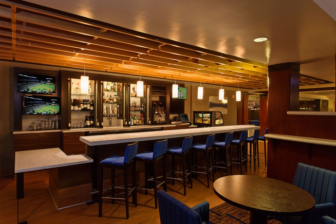 Imagen del bar/restaurante del Hotel Courtyard By Marriott San Diego Central. Foto 4