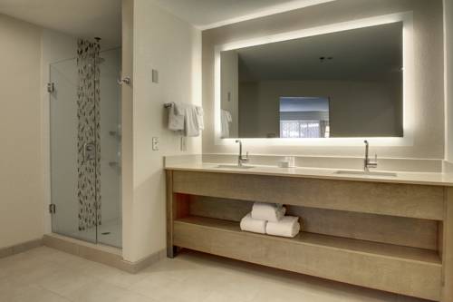 Imagen de la habitación del Hotel Courtyard By Marriott San Diego Del Mar/solana Beach. Foto 10