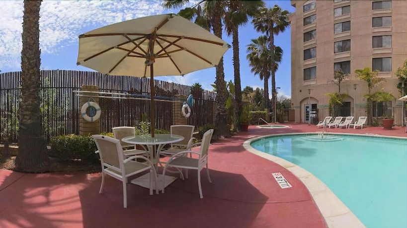 Imagen de la piscina del Hotel Courtyard By Marriott San Diego Miramar. Foto 19