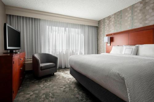 Imagen de la habitación del Hotel Courtyard By Marriott San Francisco Airport. Foto 18