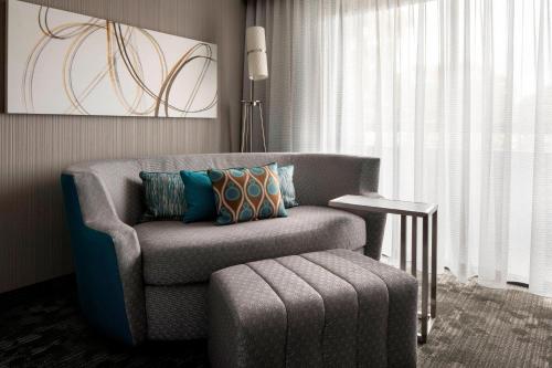 Imagen de la habitación del Hotel Courtyard By Marriott San Francisco Airport. Foto 20
