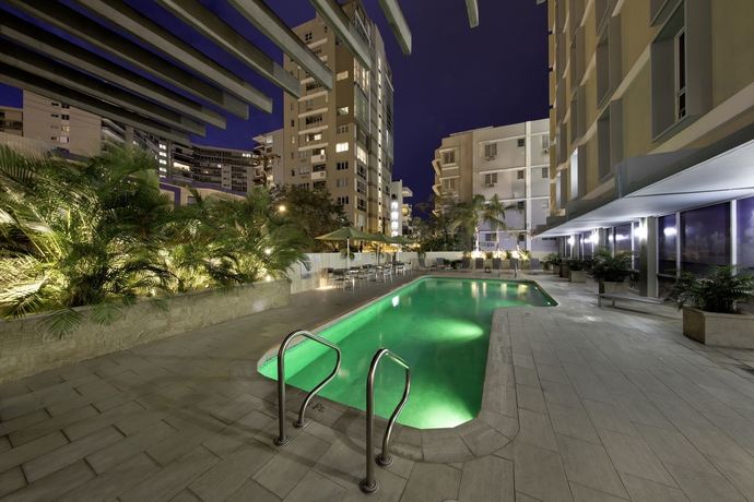 Imagen de la piscina del Hotel Courtyard By Marriott San Juan Miramar. Foto 14