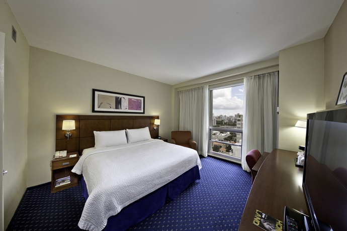 Imagen de la habitación del Hotel Courtyard By Marriott San Juan Miramar. Foto 8