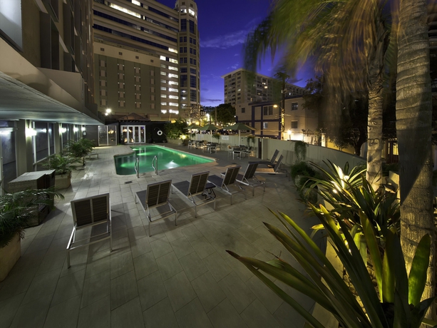 Imagen de la piscina del Hotel Courtyard By Marriott San Juan Miramar. Foto 15