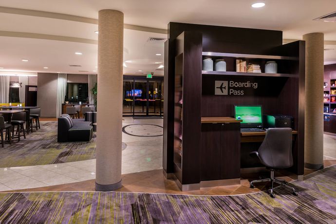 Imagen de los interiores del Hotel Courtyard By Marriott San Luis Obispo. Foto 17