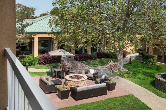 Imagen de los exteriores del Hotel Courtyard By Marriott San Mateo Foster City. Foto 15