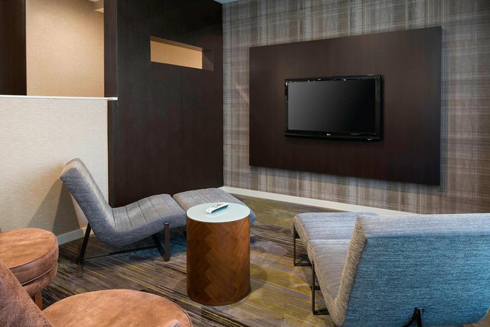 Imagen de los interiores del Hotel Courtyard By Marriott San Mateo Foster City. Foto 17