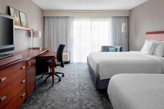 Imagen de la habitación del Hotel Courtyard By Marriott San Mateo Foster City. Foto 12