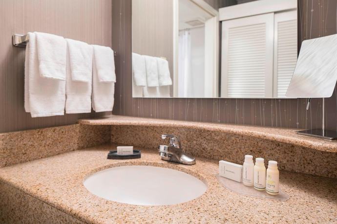 Imagen de la habitación del Hotel Courtyard By Marriott San Mateo Foster City. Foto 14