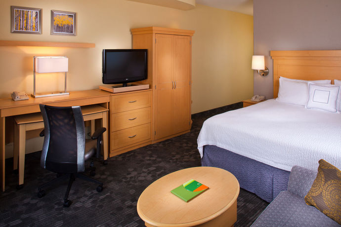 Imagen de los interiores del Hotel Courtyard By Marriott Sandestin Grand Boulevard. Foto 10