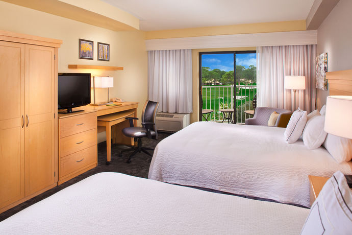 Imagen de los interiores del Hotel Courtyard By Marriott Sandestin Grand Boulevard. Foto 11