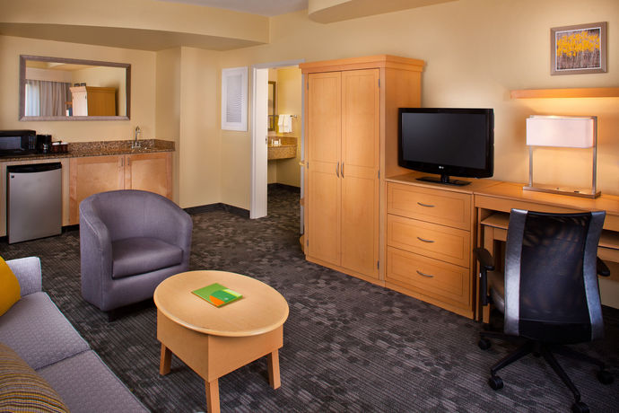 Imagen de los interiores del Hotel Courtyard By Marriott Sandestin Grand Boulevard. Foto 13