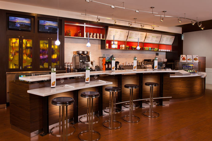 Imagen de los interiores del Hotel Courtyard By Marriott Sandestin Grand Boulevard. Foto 14