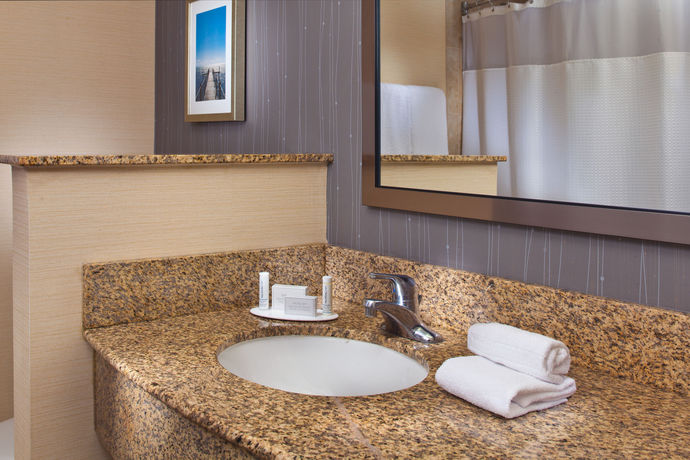 Imagen de la habitación del Hotel Courtyard By Marriott Sandestin Grand Boulevard. Foto 8
