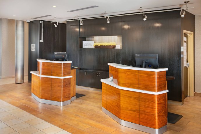 Imagen de los interiores del Hotel Courtyard By Marriott Santa Ana Orange County. Foto 17
