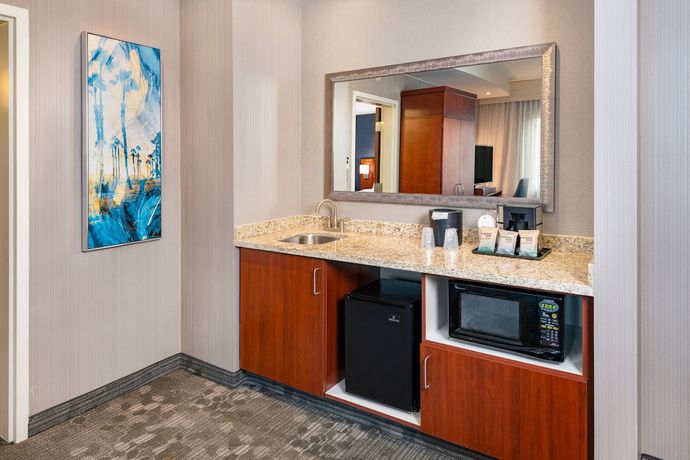 Imagen de la habitación del Hotel Courtyard By Marriott Santa Ana Orange County. Foto 6