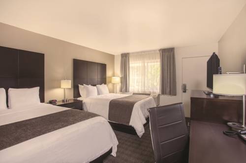 Imagen de la habitación del Hotel Courtyard By Marriott Santa Barbara Downtown. Foto 9