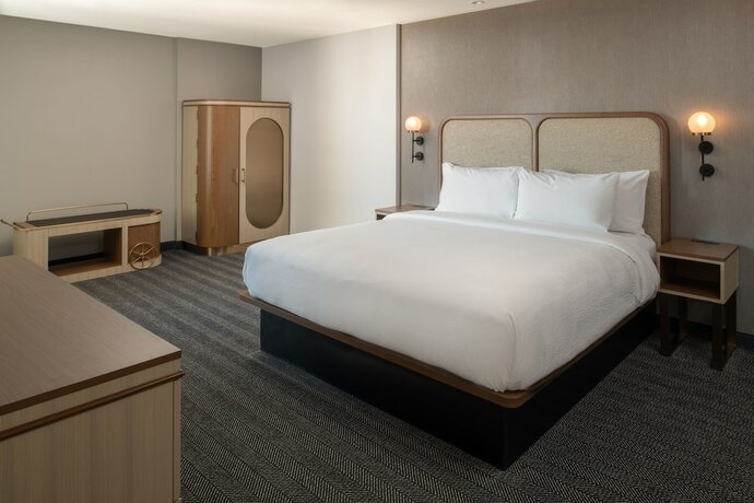 Imagen general del Hotel Courtyard By Marriott Santa Cruz. Foto 2
