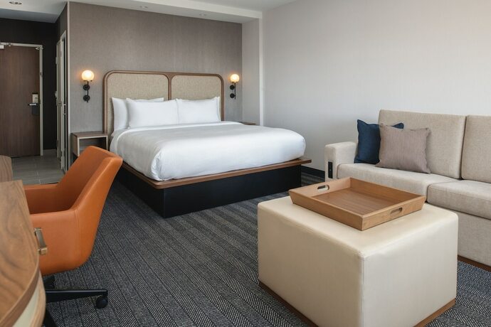 Imagen general del Hotel Courtyard By Marriott Santa Cruz. Foto 4