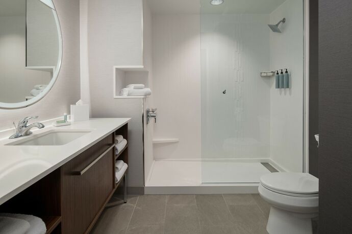 Imagen general del Hotel Courtyard By Marriott Santa Cruz. Foto 7