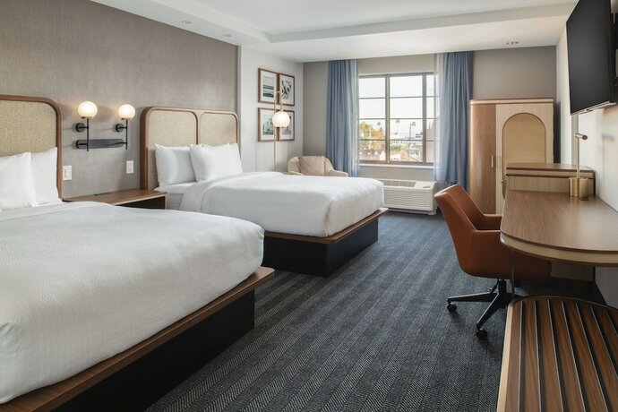 Imagen general del Hotel Courtyard By Marriott Santa Cruz. Foto 11