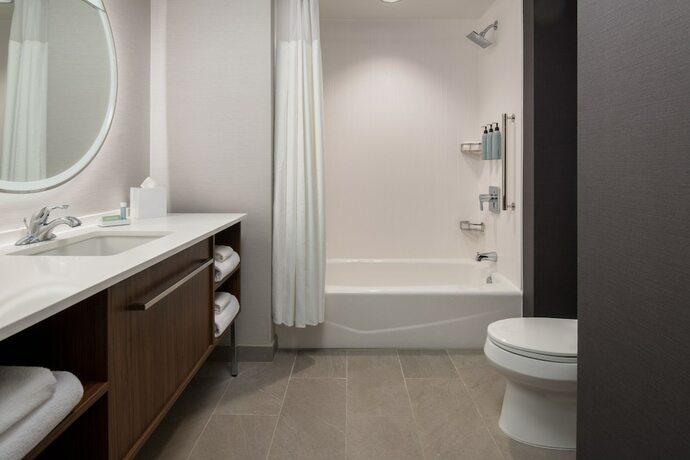 Imagen general del Hotel Courtyard By Marriott Santa Cruz. Foto 12