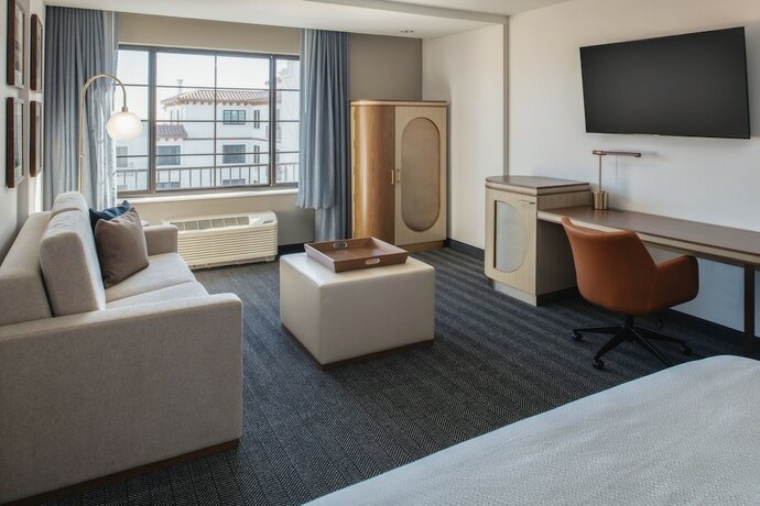 Imagen de la habitación del Hotel Courtyard By Marriott Santa Cruz. Foto 16