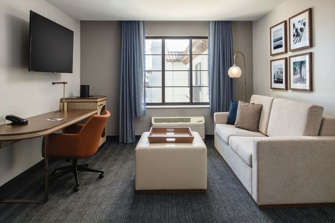 Imagen de la habitación del Hotel Courtyard By Marriott Santa Cruz. Foto 20