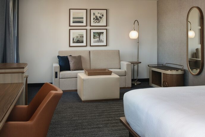 Imagen de la habitación del Hotel Courtyard By Marriott Santa Cruz. Foto 21