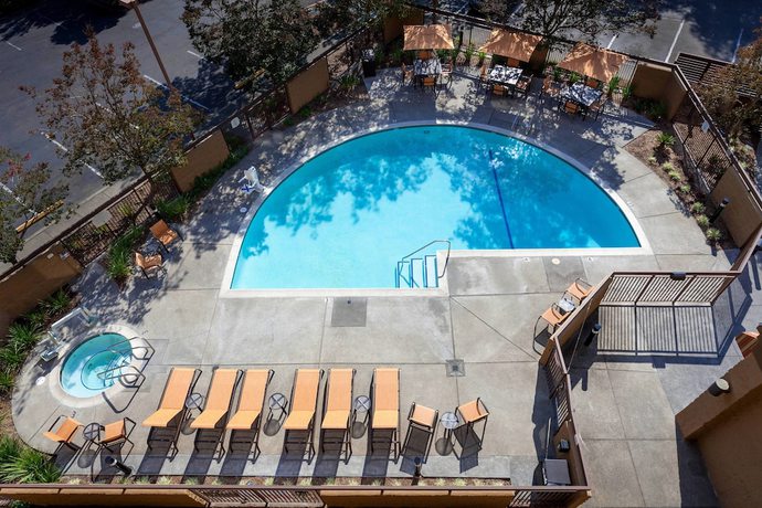 Imagen de la piscina del Hotel Courtyard By Marriott Santa Rosa. Foto 8