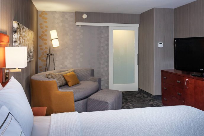 Imagen de la habitación del Hotel Courtyard By Marriott Santa Rosa. Foto 3